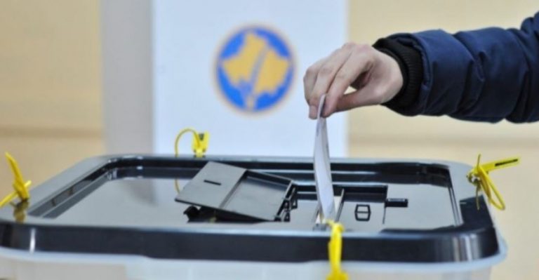 KOSOVA SOT NË ZGJEDHJE/ Nis procesi në të gjitha qendrat, qytetarët votojnë përfaqësuesit e tyre lokalë