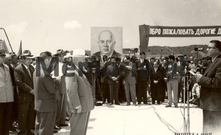 DOSSIER/ Historia e panjohur që nxiti arratisjen e ministrit pa portofol në ’57-ën: Kur Enveri i shkoi në shtëpi…