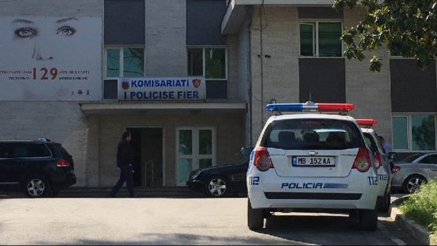 AKUZOHET PËR FALSIFIKIM DOKUMENTASH/ Arrestohet drejtoresha e Tatimeve në Fier (ish-kandidate e PD për deputete)