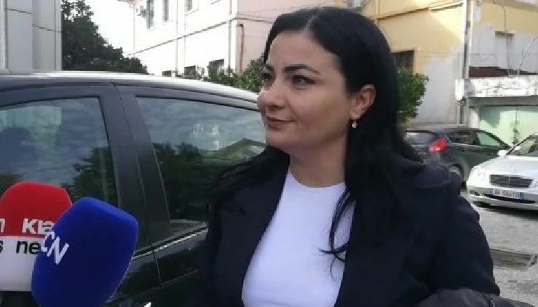 KREU MARRËDHËNIE ME 11 VJEÇAREN NË LUSHNJE/ Çudit avokatja e të riut: E ka marrë në shtëpi për qëllime serioze