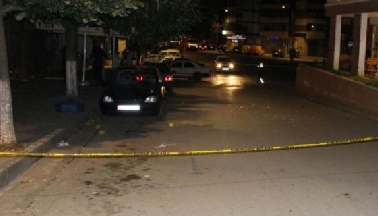 ÇFARË NDODHI NË FUSHË-KRUJË? Shpërthim tritoli në portën e jashtme të një banese në fshatin Zallë