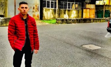 "MË JEPTE DROGË..."/ I mbijetuari i plagosjes me thikë në Elbasan mohon akuzat e të dashurës: S’e kam shfrytëzuar kurrë