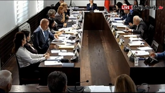 MBËSHTETJA E FERMERËVE/ Ministrja: Rrisim pikat e grumbullit për prodhimet, t’i shesim kur çmimi është i lartë