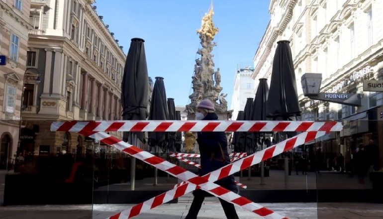 COVID-19/ Austria diskuton vendosjen në izolim të personave të pavaksinuar
