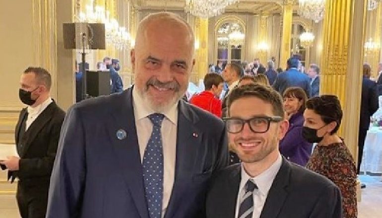 “VËLLEZËRIT NË ELYSEE”/ Alex Soros publikon FOTO me Ramën: Darkë speciale në Forumin e Paqes