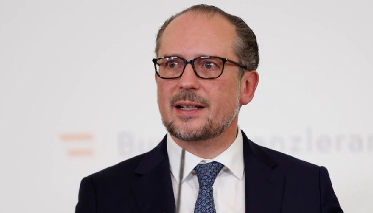 RASTET NË RRITJE/ Austria nga e hëna në izolim të plotë për shkak të situatës me COVIDIN