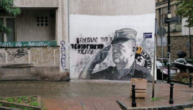 THIRRJE SERBISË/ KE: Hiqni muralin kushtuar Ratko Mladiçit