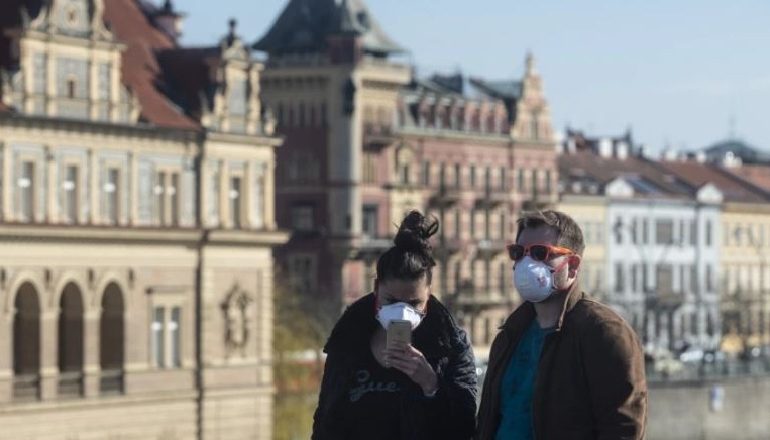 RRITJE E FRIKSHME E INFEKTIMEVE NGA COVID/ Çekia shpall gjendjen e jashtëzakonshme