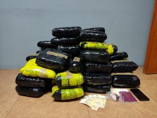 AKSION ANTI-DROGË NË KAKAVIJË/ Sekuestrohen mbi 48 kg kanabis dhe kokainë, arrestohet shqiptari