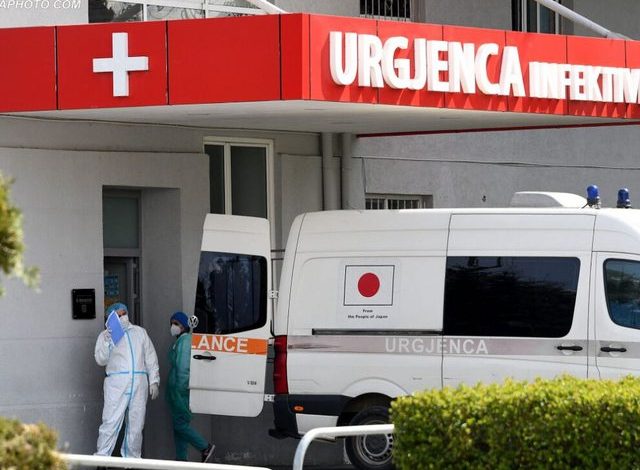 COVID-19 PO PREK EDHE FËMIJËT/ Mjekët: Rritet numri dhe te foshnjat një muajshe