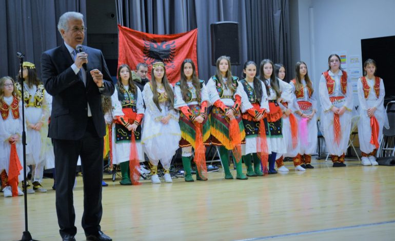 TAKIMI I VEÇANTË/ Komuniteti shqiptar në Britaninë e Madhe, feston 28 nëntorin