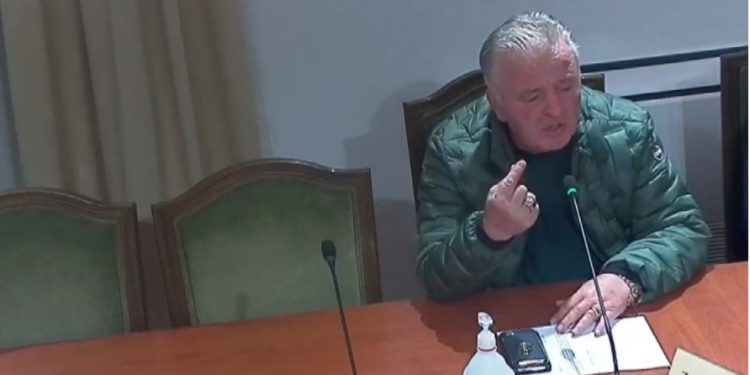 “ÇA TË KEQE KA ME ARDH LEKU TE NE?” Deputeti socialist pro kampit të refugjatëve në Shqipëri