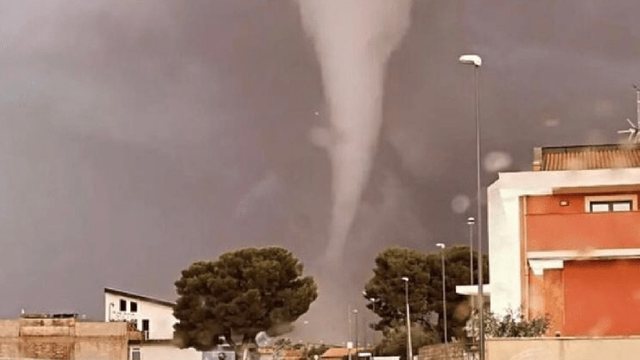 E TMERRSHME/ Vorbulla e tornados rrëmben 53-vjeçarin, e çon në “qiell” e përplas për vdekje në tokë
