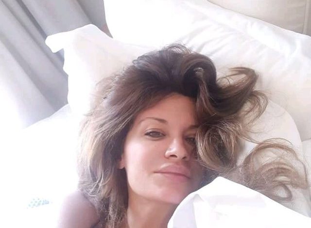 DETAJET/ Historia e tronditëse e artistes shqiptare që plagosi ish-burrin grek, si e mbyllën në psikiatri që t’i merrnin vajzën