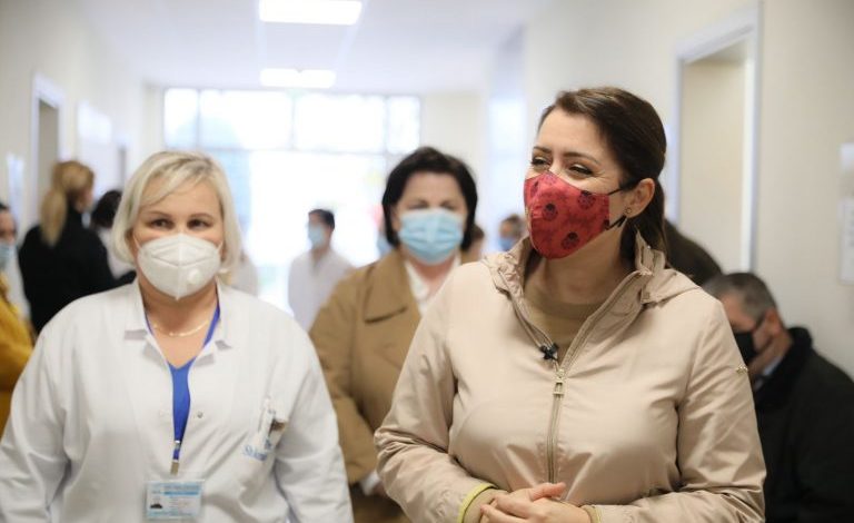VARIANTET E REJA TË COVID/ Manastirliu: Vaksina e vetmja armë për t’u mbrojtur nga virusi…