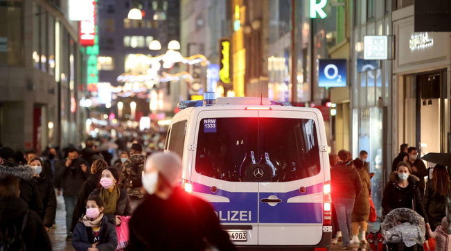 ASHPËRSOHEN MASAT NË BERLIN/ Të pavaksinuarit ndalohen të futen në restorante dhe kinema