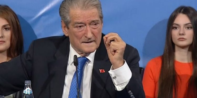 “FIRMAT TI MBLODHI QIFJA”/ Përgjigjet Berisha: Basha ka dalë nga “faza“…