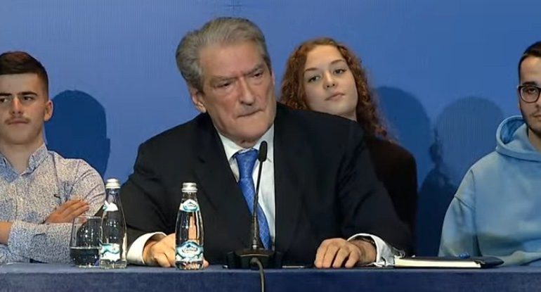 “BASHA VARRHIMËS…”/ Berisha: Më 11 dhjetor Rama merr goditjen më të fortë në 30 vite