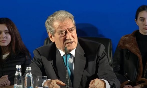 “FOLTORJA”/ Kush janë demokratët që shoqërojnë Berishën në qytetin e Sarandës