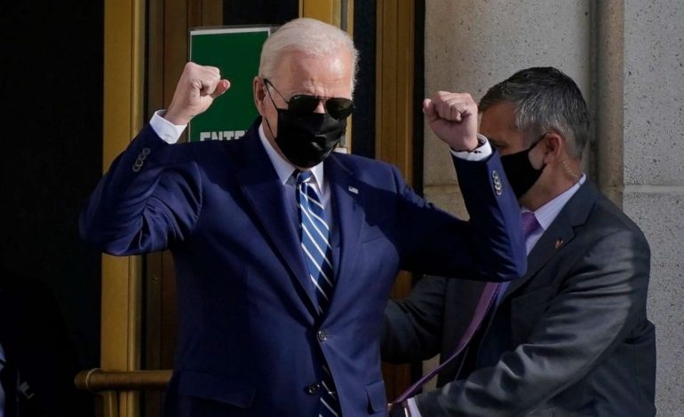 “ME HUMOR TË MIRË”/ Presidenti Biden rifillon punën pas vizitës mjekësore