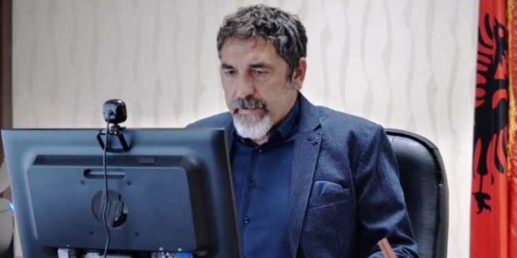 “NUK DO MARRIN DOT ÇERTIFIKATAT”/ Çuçi paralajmëron qytetarët që nuk kanë shënuar adresat e sakta