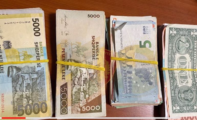 OPERACION KUNDËR LOJËRAVE TË FATIT/ 5 të arrestuar në Tiranë, sekuestrohen “tufa” me para 50-çe e 20-çe