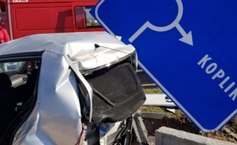 E RËNDË! Publikohen PAMJET nga aksidenti tragjik në Koplik. Momenti kur Mercedesi luksoz përplas Volkswagen