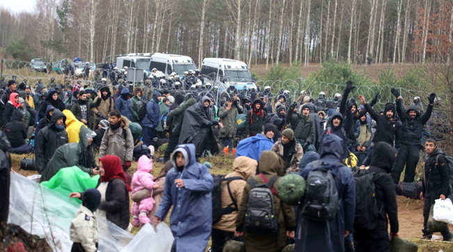 KRIZA ME EMIGRANTËT/ Irakianë të bllokuar në kufirin mes Polonisë dhe Bjellorusisë, Iraku organizon…