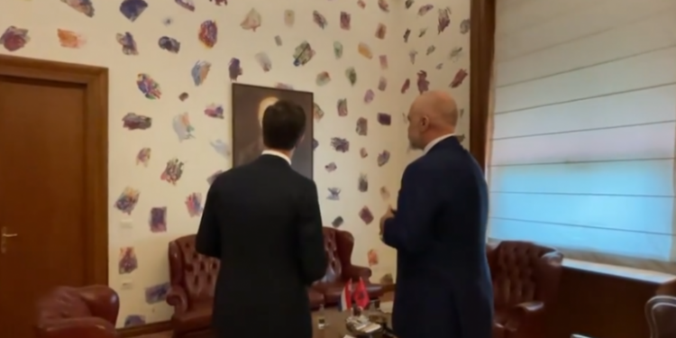 “MË E VEÇANTA QË KAM PARË”/ Kryeministri holandez njihet me zyrën e Ramës dhe habitet: Unë s’kam letër nga Papa, si ty…