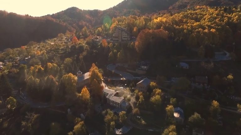PUBLIKON PAMJET/ Rama: Dardha, destinacion turistik plot gjallëri (VIDEO)