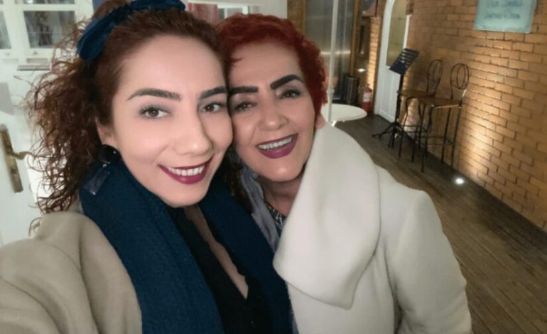 NAJADA ÇOMO FESTON DITËLINDJEN/ Vajza i bën urimin e ndjerë: Dhurata më e bukur që mund t’i bëni mamit…