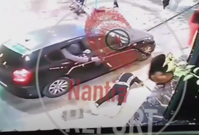 DALIN PAMJET/ Makina vjen me shpejtësi dhe hap zjarr me silenciator, ja momenti i vrasjes së shqiptarit në Athinë (VIDEO)