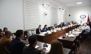 SEANCA DËGJIMORE NË KOMISION/ Deputeti i PD vlerëson Erion Veliajn: Pastrimi i qytetit të Tiranës, ka përmirësim të dukshëm