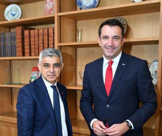 TAKIM ME HOMOLOGUN BRITANIK SADIK KHAN/ Veliaj: Krenar për integrimin e komunitetit shqiptar në Londër