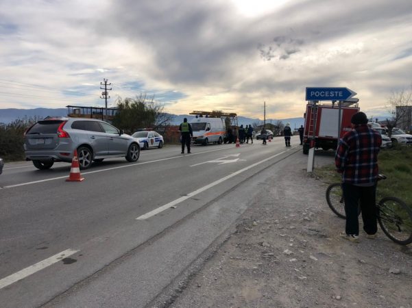 AKSIDENT NË FUSHË KRUJË/ Makina përplas këmbësorin, 72 vjeçari dërgohet në spital