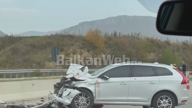 PAMJET/ Aksident në autostradën Tiranë-Elbasan! Përplasen dy automjete, shoferi…