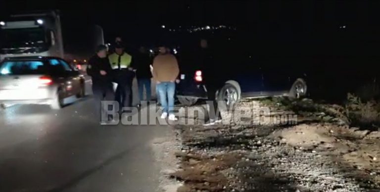 AKSIDENTI NË AKSIN FUSHË KRUJË-VORË/ Këmbësori i pret rrugën makinës, plagosen dy persona