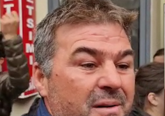 “MË KA NGELUR PENG, LE TË VDES VETËM TA SHOH…”/ Përlot babai i vogëlushit që u vra në Fier