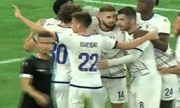 KUPA E SHQIPËRISË/ "Blutë" përfutojnë një penallti, Ibraimi ndëshkon Tiranën nga pika e bardhë (VIDEO)