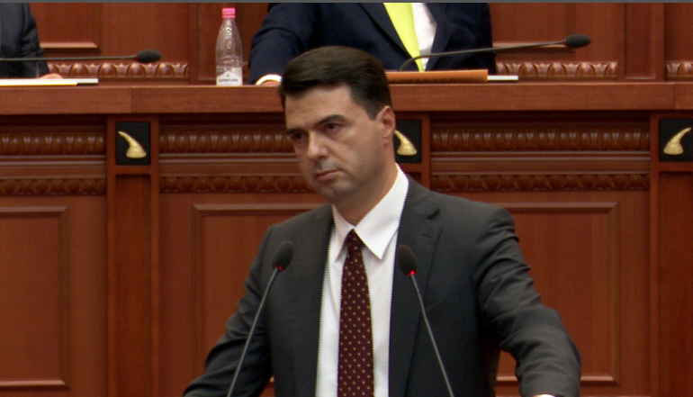 KUVENDI/ Basha-Ramës: Je kopjac i Enver Hoxhës, fjalorin halabak e mësove nga kriminelët