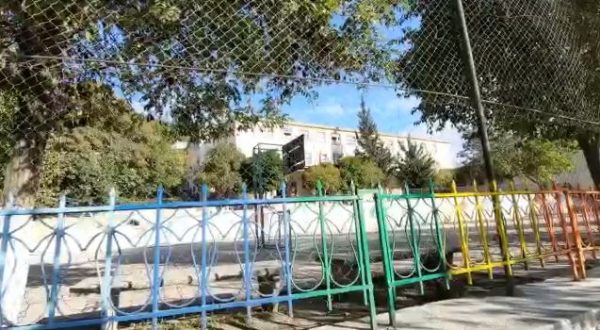 SKANDAL NË BERAT/ Mësuesi i dënuar për “pedolifi” dhe “ngacmim seksual” rikthehet të japë mësim në shkollën 9-vjeçare