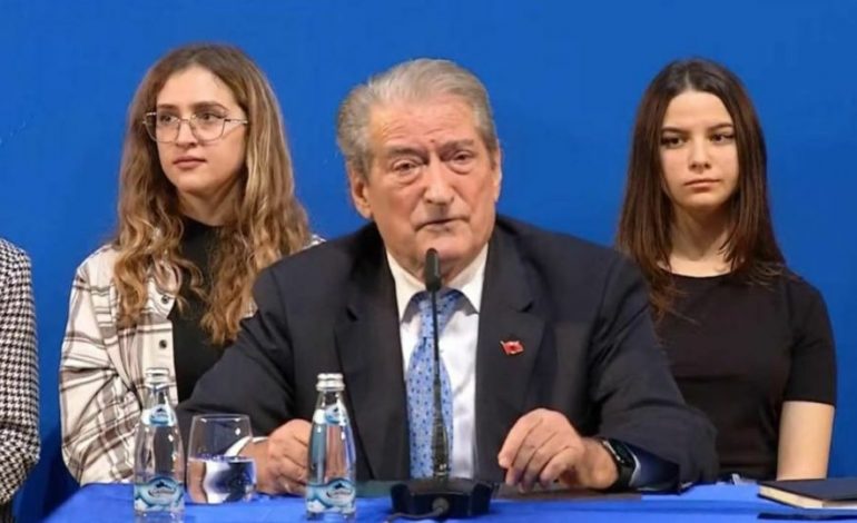 “FOLTORJA” NË LUSHNJE/ Berisha sulmon sërish tre anëtarët e Gjykatës së Lartë: Po u mbahet sekret dosja