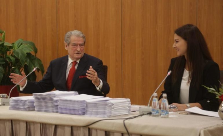 “KAM KËRKESA MASIVE PËR RIKTHIMIN TIM”/ Shtohet ambicia e Berishës, pas synimit për kreun e PD-së kërkon edhe postin e kryeministrit
