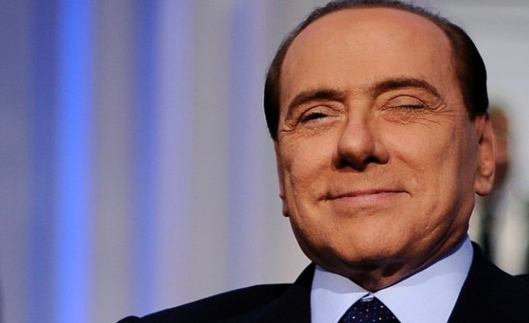 COVID-19/ Silvio Berlusconi merr dozën e tretë të vaksinës: Tani është radha juaj