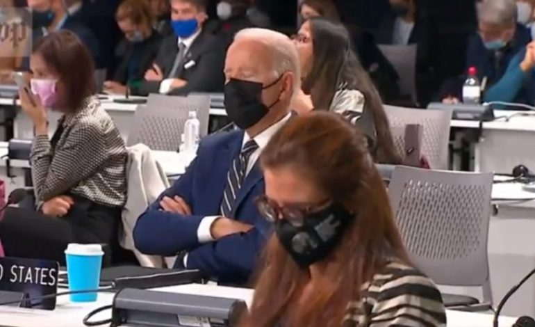 VIDEO VIRALE! Joe Bidenin për pak e zë gjumi në Konferencën e Klimës në Skoci