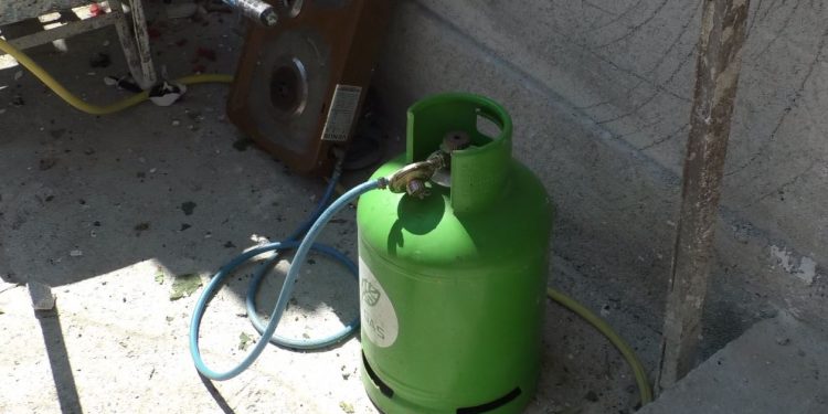 E RËNDË/ Shpërthen bombola e gazit, plagoset 68-vjeçari në Shijak