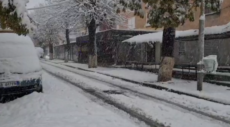 VERILINDJA MBULOHET NGA DËBORA/ Zbardhet Peshkopia. Mungon energjia elektrike në disa fshatra, ja situata
