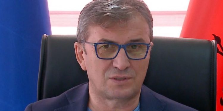 COVIDI NË SHQIPËRI/ Shqetësimi i Brataj: Shumë mjekë “ngopin” pacientët me antibiotikë