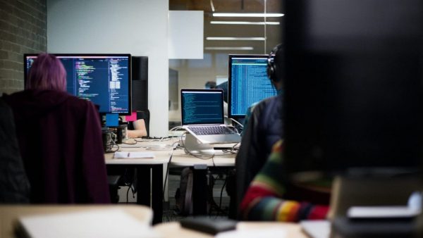 AKSION TE CALL CENTER-AT/ 8 të arrestuar, 3 në kërkim: Mashtruan gjermanët dhe spanjollët