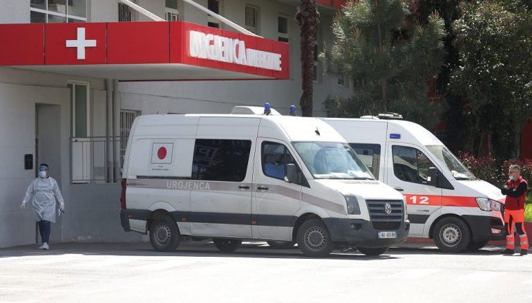 SHTOHEN INFEKTIMET/ Nuk respektohen masat! Gjirokastra e fundit në listë për vaksinimin e të rinjve